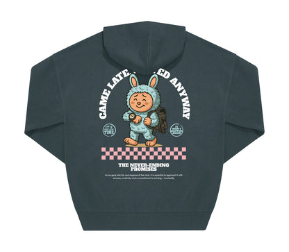 Sudadera oversize “Came Late. Stayed Anyway” – Urban minimal